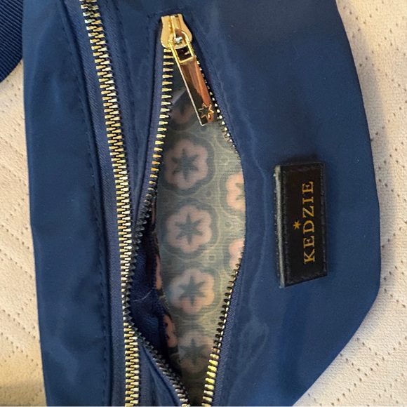 Kedzie blue crossbody/waistpack (Fanny pack) - NWT - Picture 3 of 7